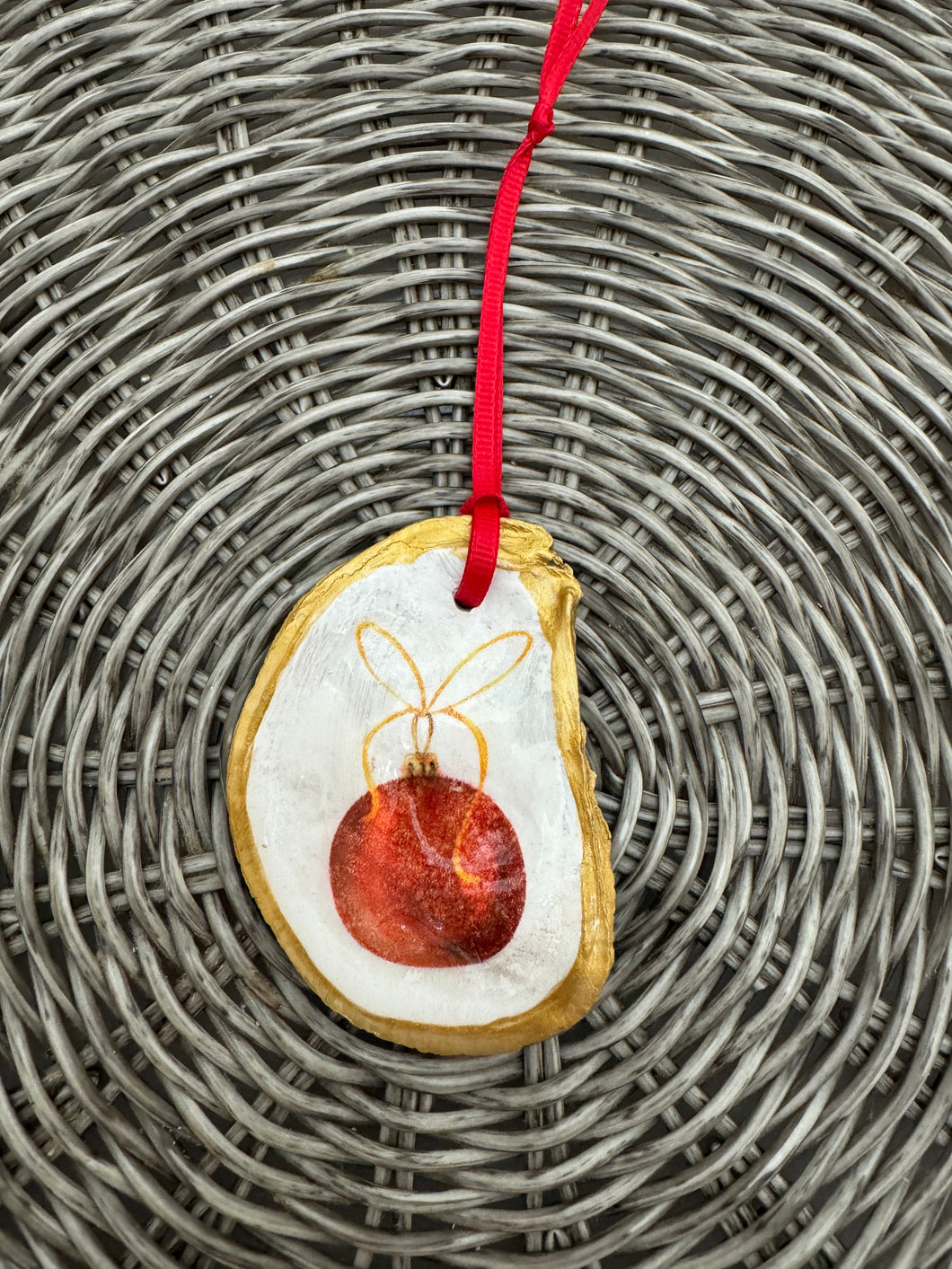 Xmas Ball Oyster Ornament