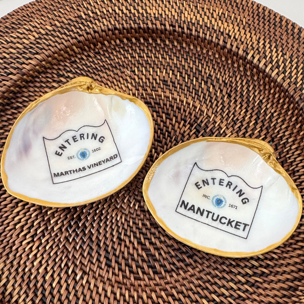 'Entering' Town Sign Clamshells