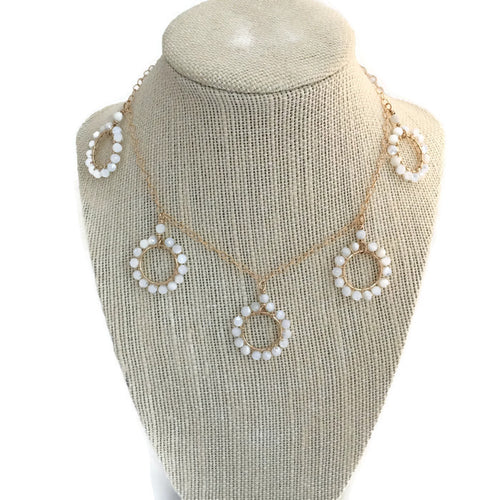 Daisy Circles Necklace ~ mother of pearl